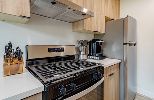 Alhambra Apartment | Cozy 2 Bedroom Near Downtown Alhambra - Pet Friendly