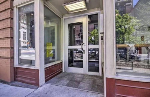Downtown West Apartment | Cozy 2-bedroom PH apartment in charming Baltimore Inner Harbor , free parking