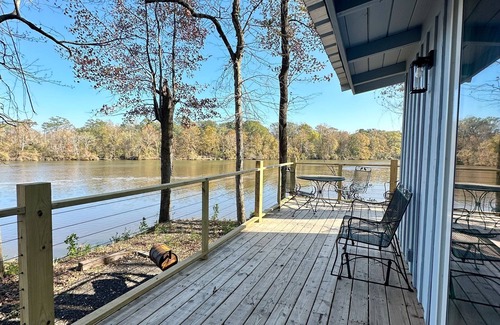 Columbus Cabin | Cozy 2-Bedroom River Front Cabin in Columbus, MS