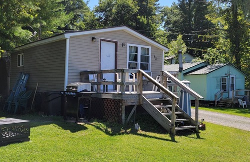 Schermerhorn Landing Cottage | Cozy 2 bedroom Seasonal Cottage located on Chippewa Bay, on St. Lawrence River