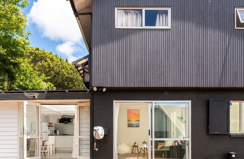 Torbay House | Cozy 2-Bedroom unit with Private Bathroom in Torbay
