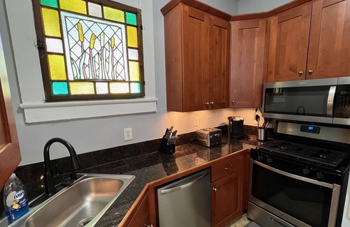 East Carrollton House | Cozy 2 Bedroom Uptown