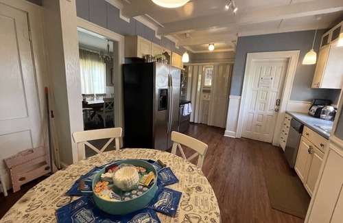 Homestead House | Cozy 2-BR in a 5 BR house in beautiful Homestead with AC, WiFi+ Prop. Not Shared
