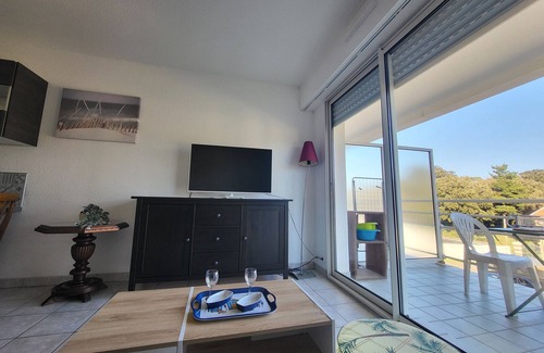 Saint-Brevin-l'Ocean Apartment | Cozy 2-Room Apartment Near Beach and Shops – Elevator, Balcony, and Modern Amenities