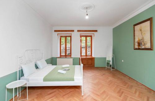 Sololaki Apartment | Cozy 2BR Apt in Sololaki Tbilisi - By Wehost