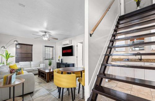 St. Petersburg - Clearwater House | Cozy 2BR - Beach & Trail - Bikes, Fire Pit