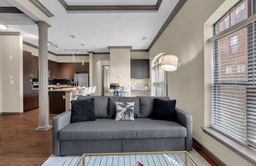 Brady Arts District Apartment | Cozy 2BR- Pool,Gym,Parkng,Near BOK Ctr&Arts Dstrct