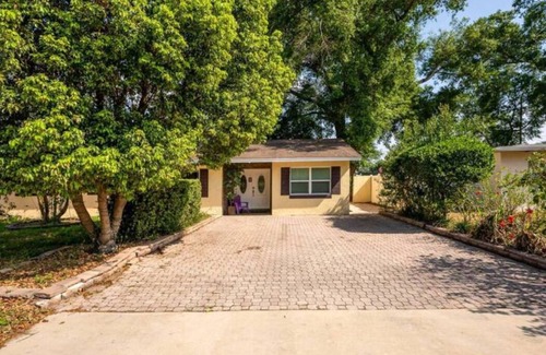 Conway House | Cozy 2BR Retreat Laptop Ready & Pets OK