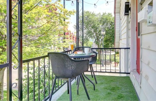 Quartier 5-4 Apartment | Cozy 2BR - Saphir Suite W/King Bed Free P