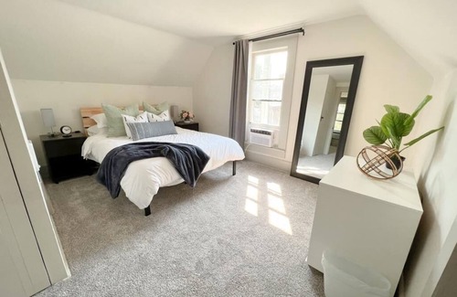 Great Falls House | Cozy 3 bed, 1-bath Dog-Friendly Retreat - Perfect for your Next Getaway!