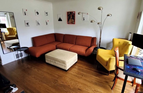 Weston House | Cozy 3 bed 2 bath in Weston Village