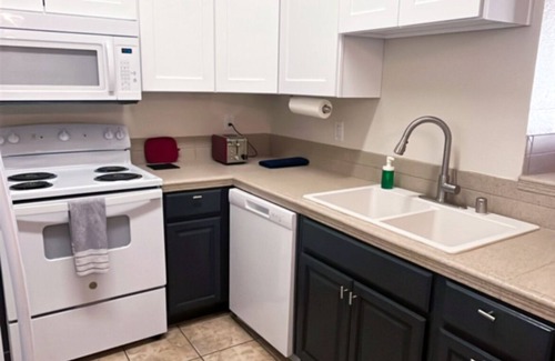 Summerlin House | Cozy 3-bed, 2-bath with Garage