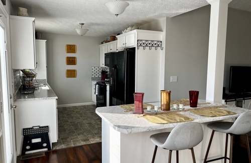 Berea House | Cozy 3-bedroom 2-bath house with AC in Berea