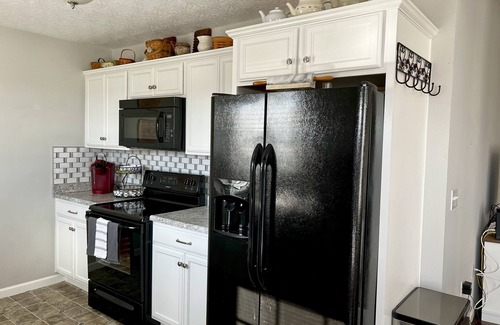 Berea House | Cozy 3-bedroom 2-bath house with AC in Berea