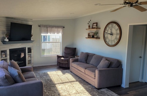 Hope Cottage | Cozy 3-bedroom 2-bath cottage w/waterfront views