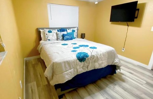 Tampa House | Cozy 3 Bedroom 2 bathroom house 5 minutes away from TPA International Airport