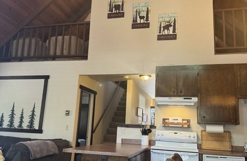 Mi-Wuk Village Cabin | Cozy 3-bedroom chalet with loft in charming Mi-Wuk Village. nnnn
