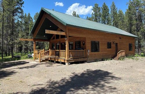 Island Park Cabin | Cozy 3-bedroom cabin with WiFi in soothing Island Park