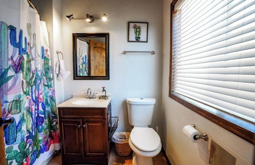 Rimrock Cabin | Cozy 3 Bedroom Cabin, Epic Views!