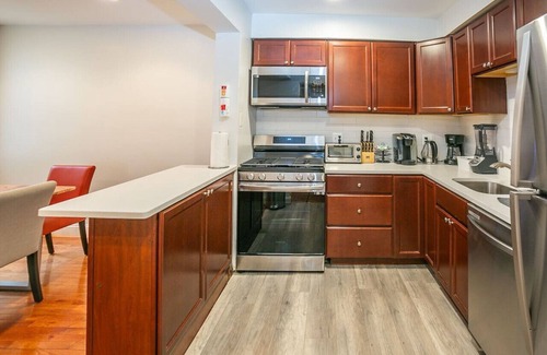 Nauck Apartment | Cozy 3 Bedroom/Great Location! Parking incl.