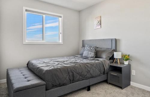 Southeast Calgary House | Cozy 3 Bedroom Home in Rangeview