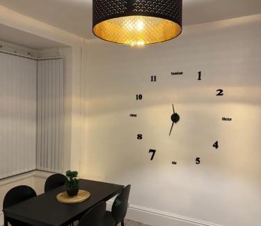Smethwick House | Cozy 3-Bedroom Home Perfect for Work & Leisure