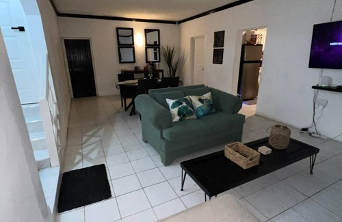 Port Antonio House | Cozy 3-bedroom house with AC and WiFi in Fairy Hill
