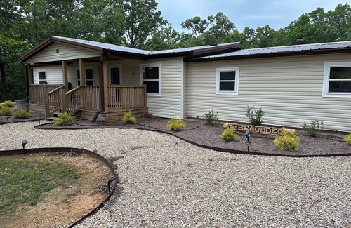 Wappapello House | Cozy 3-bedroom in Wappapello with AC, WiFi and close to the Lake.