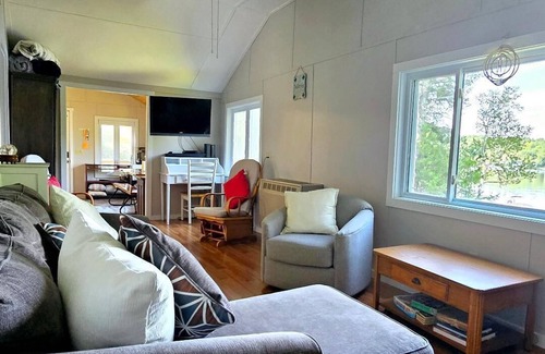 Belgrade Cabin | Cozy 3-bedroom Lakefront camp on Great Pond in Belgrade Maine w/WiFi, AC