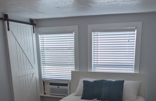 North Waco House | Cozy 3 bedroom Rustic **MINUTES FROM MAGNOLIA!!**