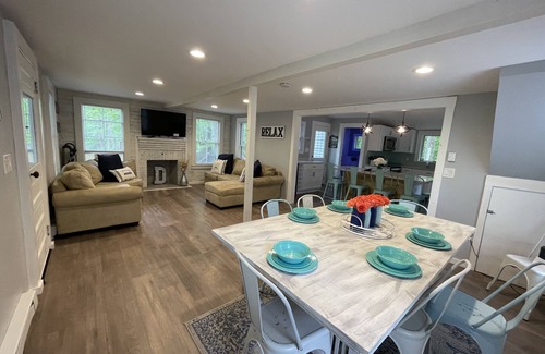 Windham Cottage | Cozy 3 bedroom seasonal cottage with very short walk to private community beach