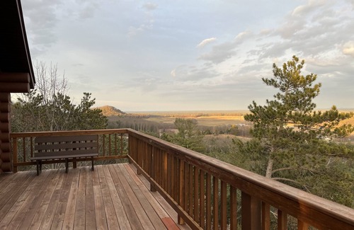 Black River Falls House | Cozy 3 story Log Cabin with space for the entire family and an amazing view