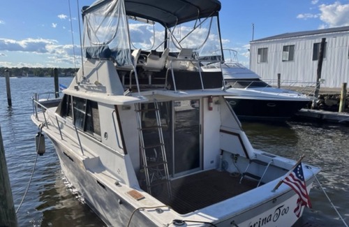 East Providence Boat Rental | Cozy 34’ House Boat in Providence/East Providence Bay