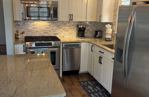South End Condo | Cozy 3BR/2BA Condo – 5 Minute Walk to Beach & Boardwalk