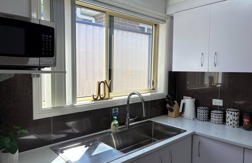 Fairfield Heights House | Cozy 3BR+ free dryer+ free parking-lockable front gate