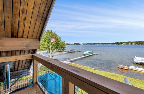 Clarklake Cottage | Cozy 3BR lakefront cottage with hot tub perfect for families w/private dock.