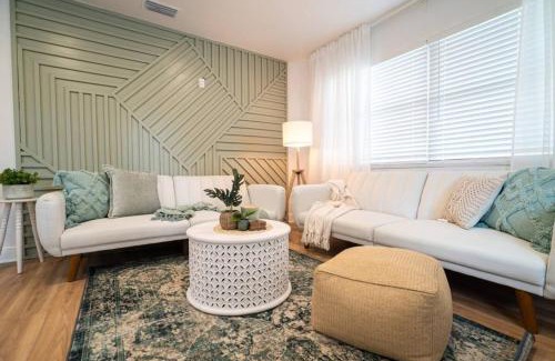 East Tampa House | Cozy 3br With Patio & Yard Near Ybor City