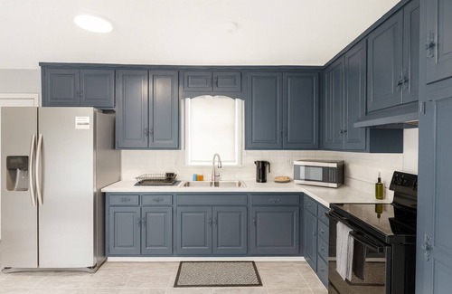 Bethel House | Cozy 3BR2.5 BA House by Legends Sleeps 8, 5 beds