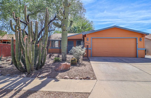 Tucson House | Cozy 4 Bedroom, 2 Bathroom home with lovely yard