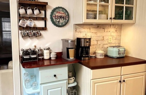 Lake Harmony Cottage | Cozy 4-bedroom cottage with WiFi and AC in gorgeous Lake Harmony