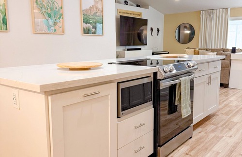 Chandler House | Cozy 4-bedroom house with AC, open concept, and smart-home features in Chandler