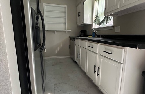 Columbia House | Cozy 4-bedroom townhome with spacious backyard–7 min to campus, 3 min to coffee!