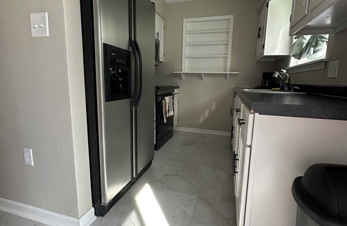 Columbia House | Cozy 4-bedroom townhome with spacious backyard–7 min to campus, 3 min to coffee!
