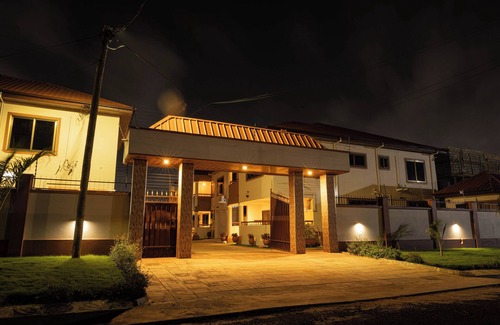 Nungua House | Cozy 4-Bedroom Townhouse in Community 25, Tema
