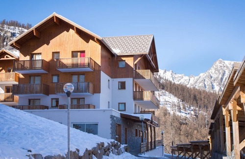Puy-Saint-Vincent Apartment | Cozy 4-room apartment with balconies, parking included, Puy-Saint-Vincent