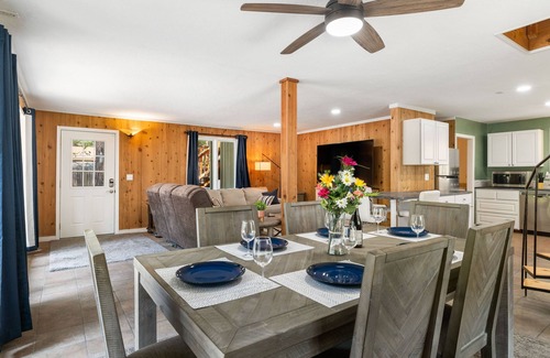 Bend Cabin | Cozy 4BDR Cabin in Bend- Sleeps 9!