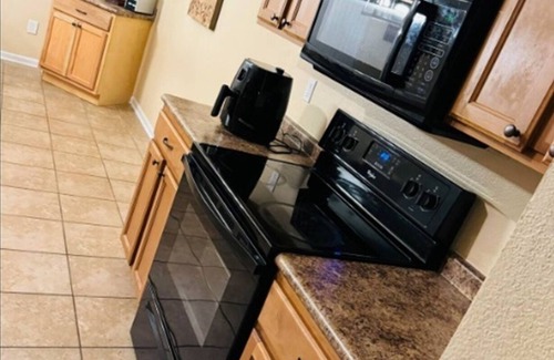 Normal House | Cozy 5 bedroom/9 beds, 3 full baths with game room