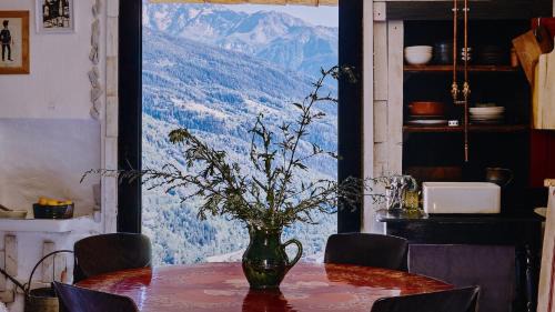 Bourg-Saint-Maurice House | Cozy Alpine Retreat in the mountain with Hot tub