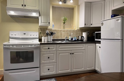Upper Ten Oaks House | Cozy and bright 2-bedroom home with comfort stay