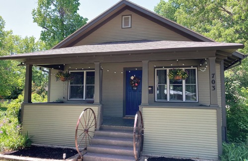 Chadron Cottage | Cozy and clean cottage with lots of character!